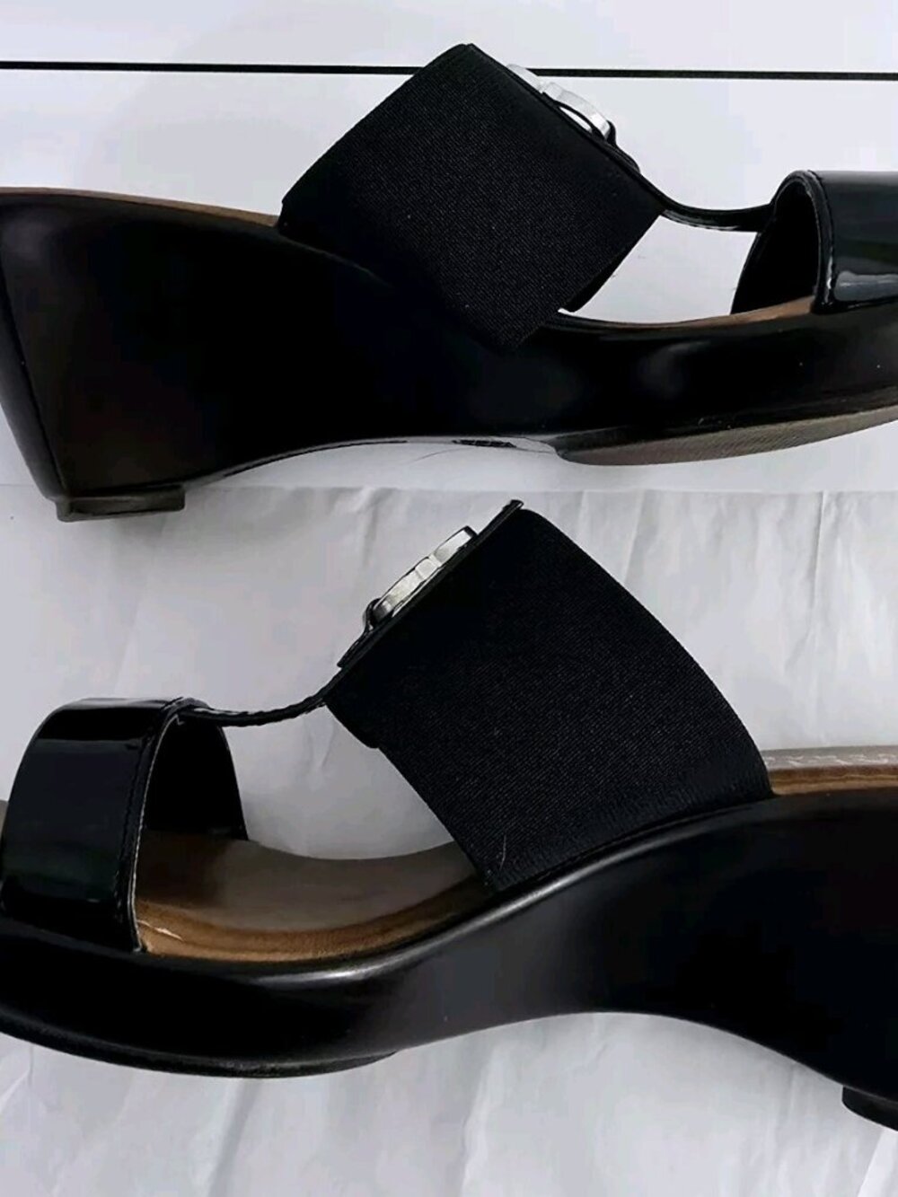 Italian Shoemakers Sz 8.5 Black Patent Kitten Heels Comfy Elastic Sandals NIB - Picture 3 of 7